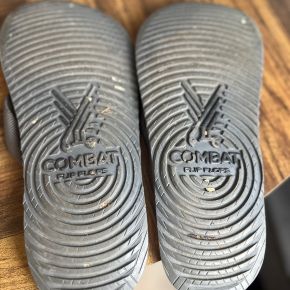 Men’s Size 12 - Combat Flip Flops - Picture 3 of 3